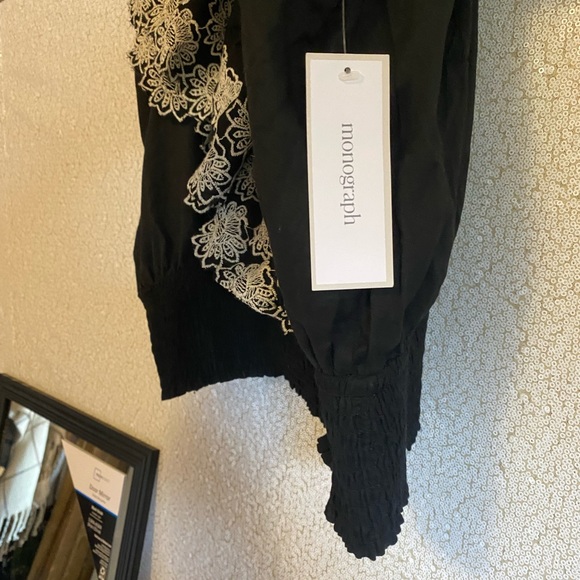 Large black shirred scrunch hem floral lace top - Picture 4 of 4